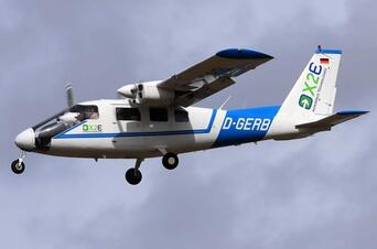 Eine Partenavia P68 im Flug