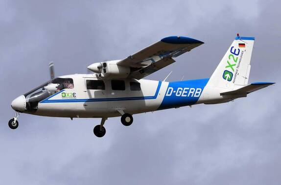 Eine Partenavia P68 im Flug